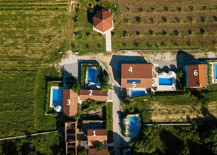 House Stone Curlew 6 * Lisane Tinjske